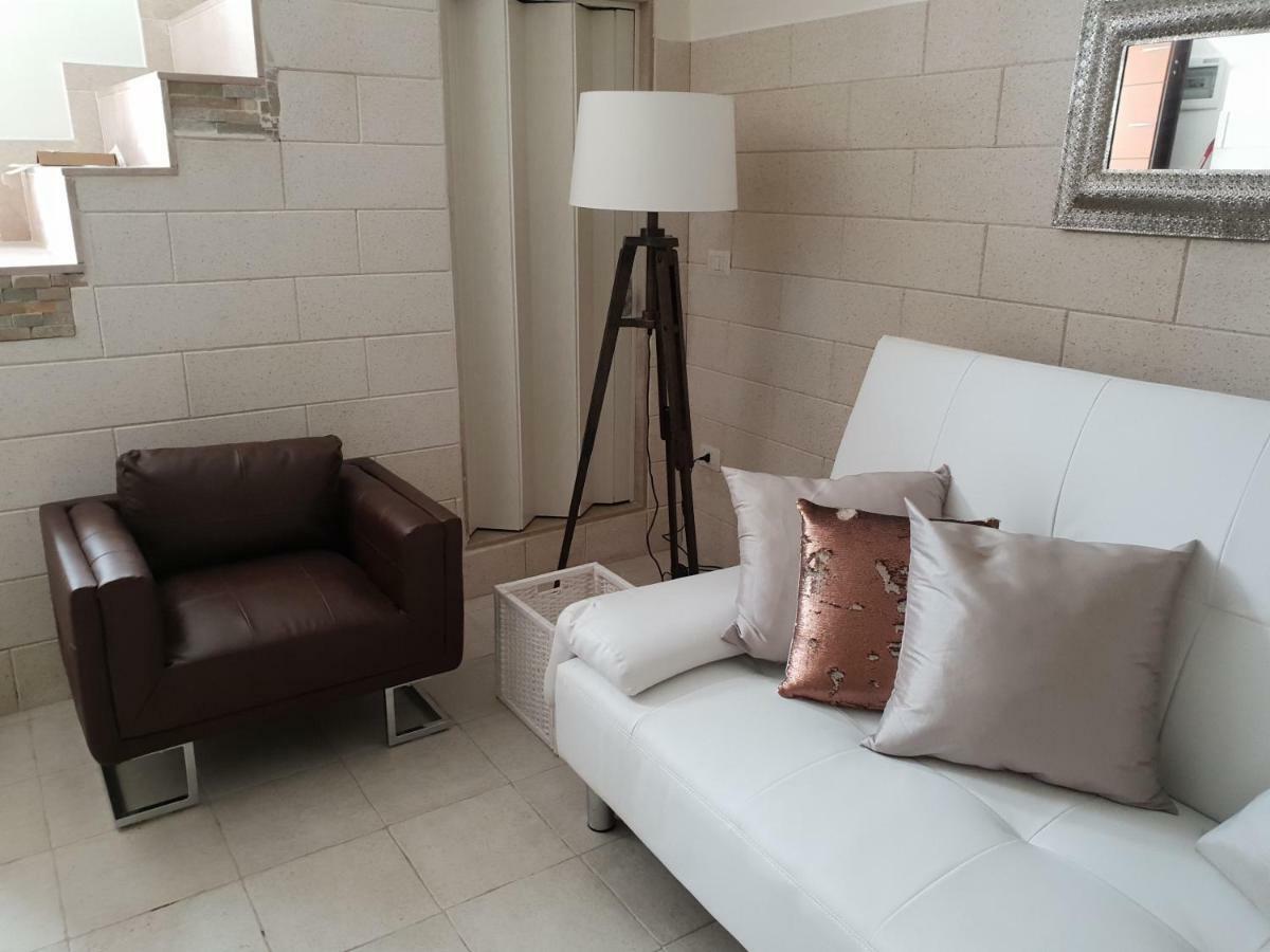 Casa Vacanze Don Vincenzo โมโนโปลี ภายนอก รูปภาพ