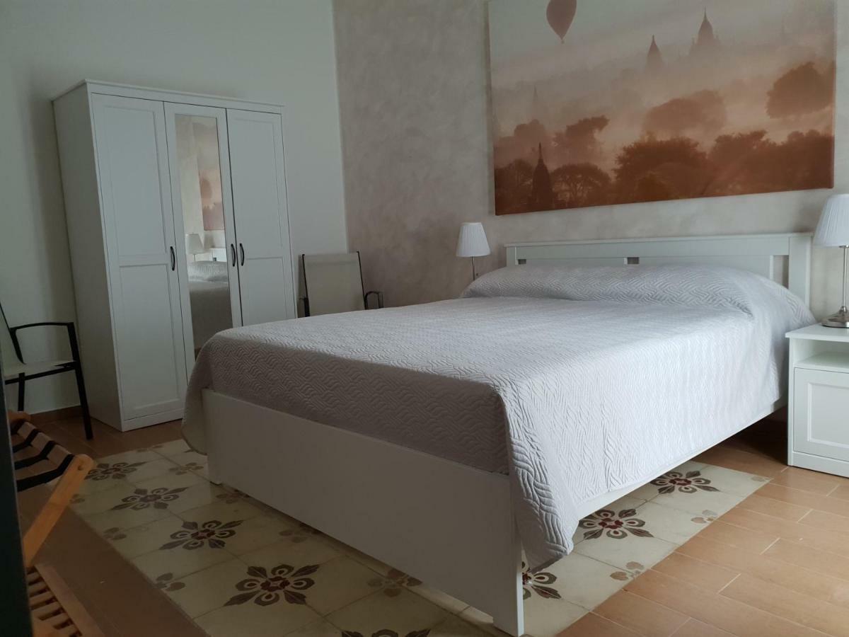 Casa Vacanze Don Vincenzo โมโนโปลี ภายนอก รูปภาพ